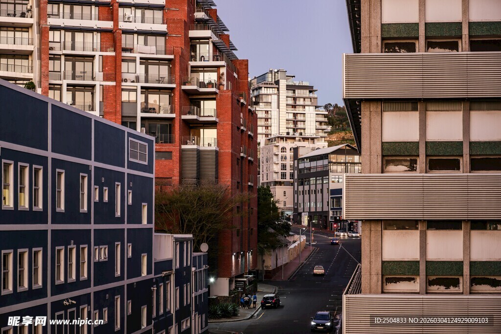 城市建筑间的街道景观