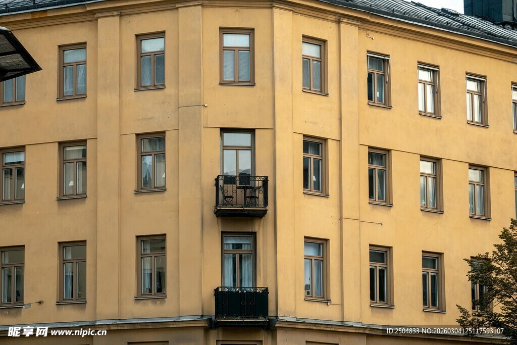黄色多层建筑外观景观
