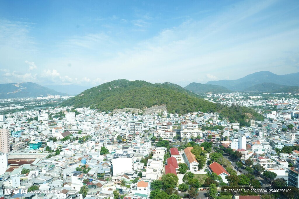 城市风光与远山景致