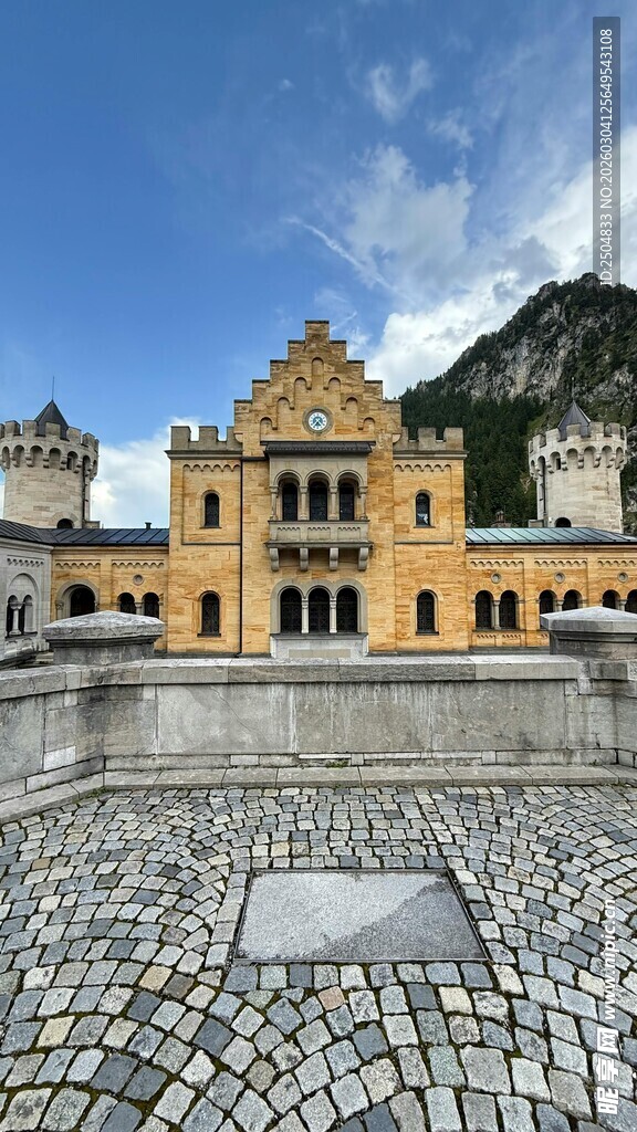 欧式宫殿前的开阔广场