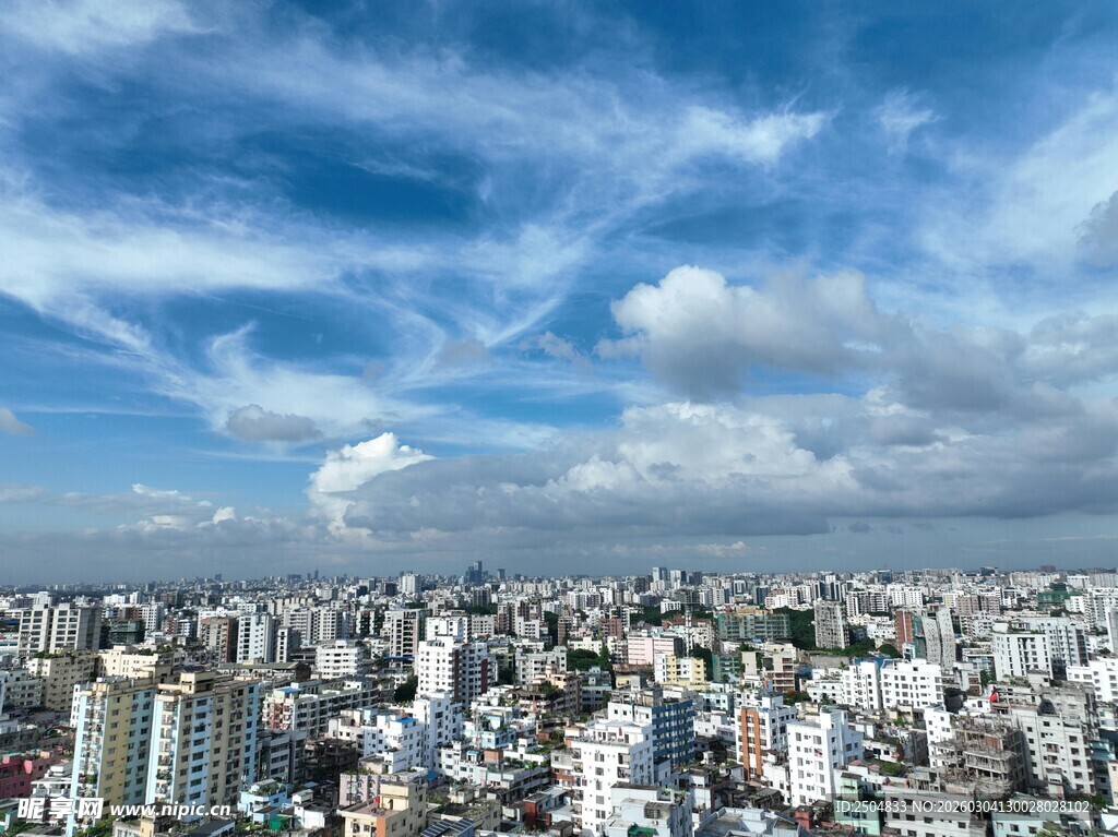 城市天际线 蓝天白云美景