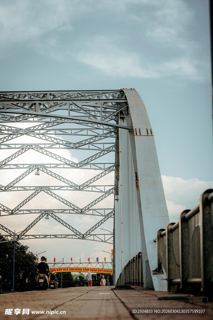 现代桥梁建筑风景线