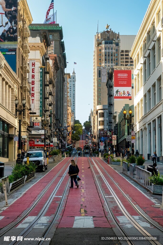 城市繁华街道行人景观