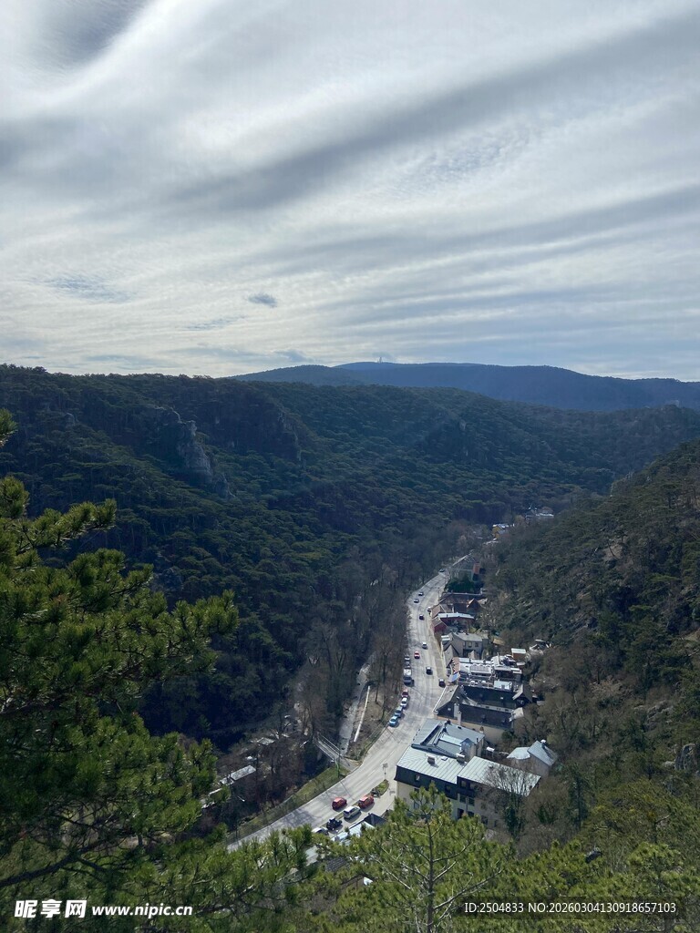 山间河谷美景