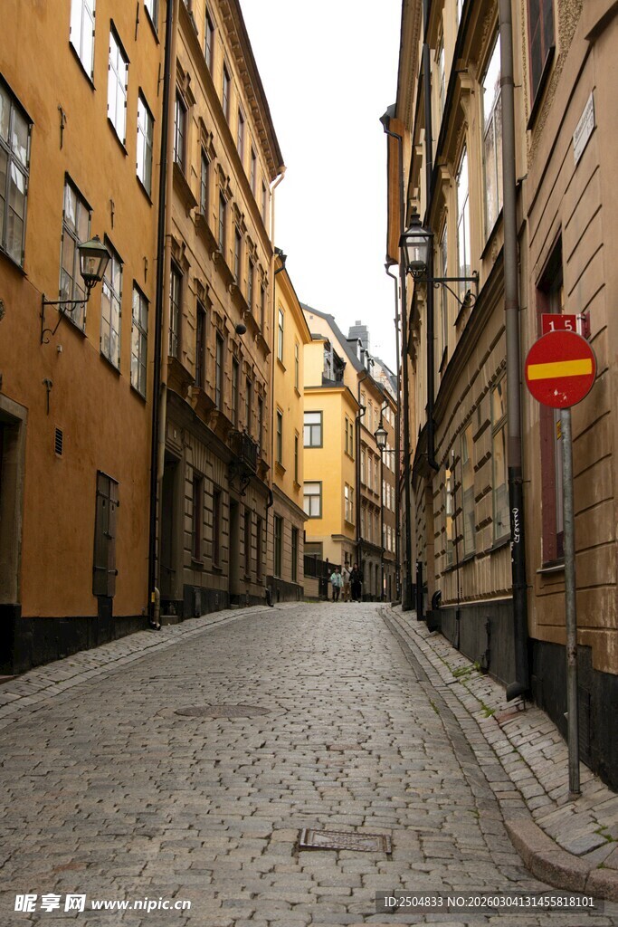  洲狭窄古朴的街道景象