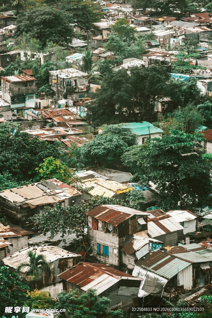 拥挤的城市棚户区景象