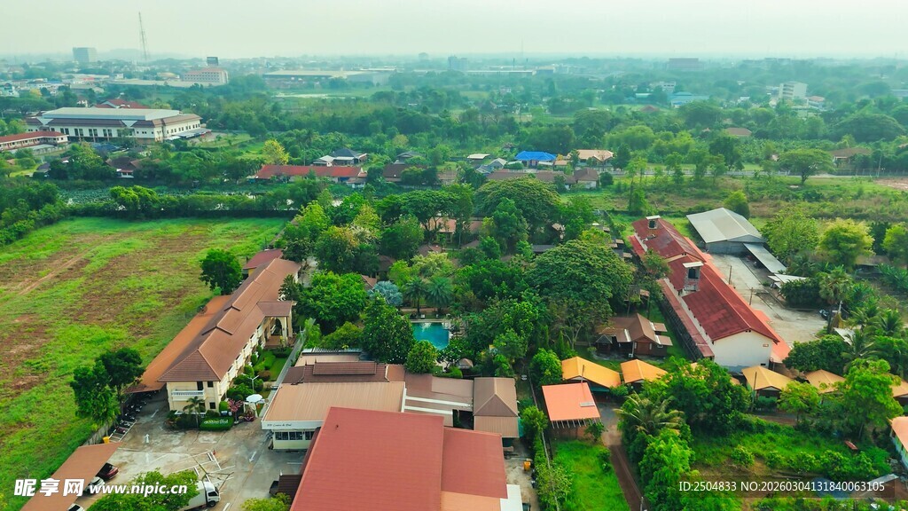 俯瞰乡村景色与建筑