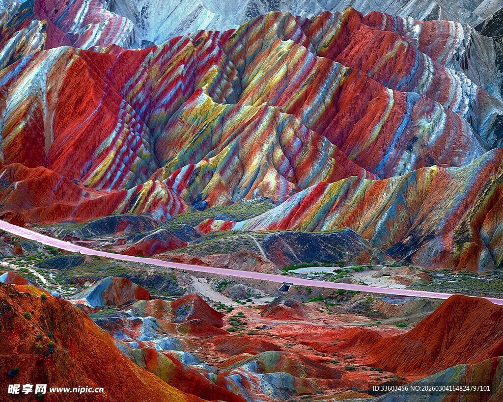 绚丽多彩的抽象山脉景观