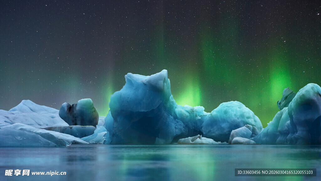 极光下的梦幻冰川奇景