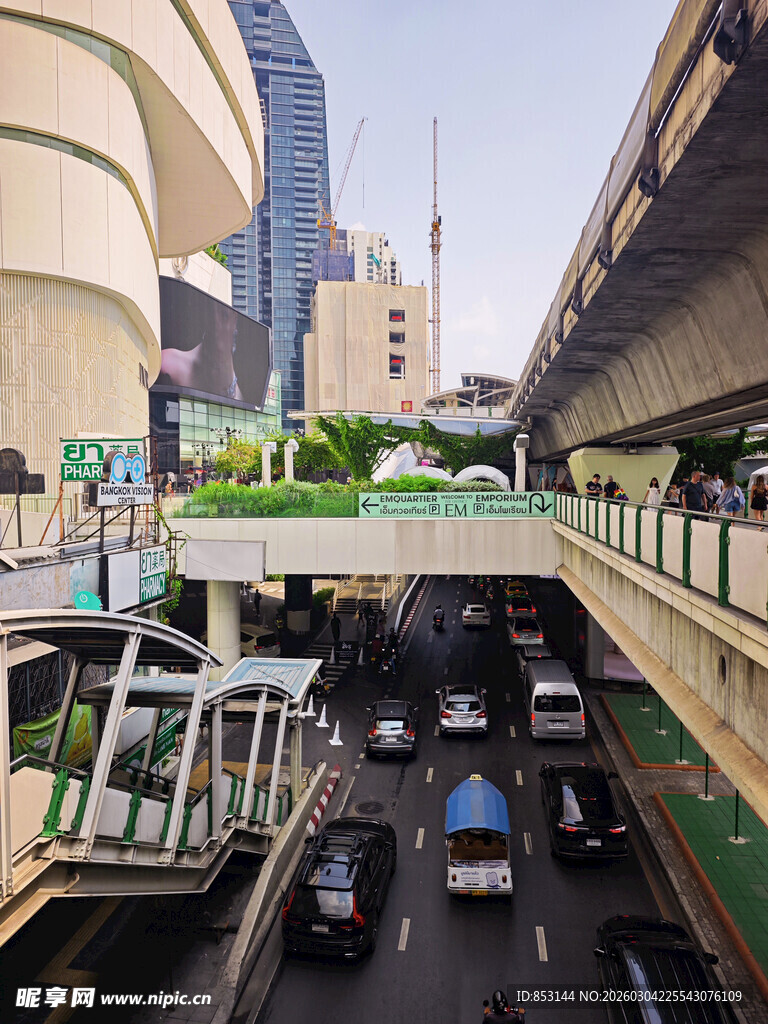 城市高架桥车流