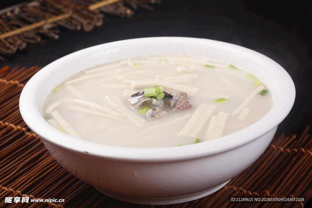 鱼汤千叶豆腐丝