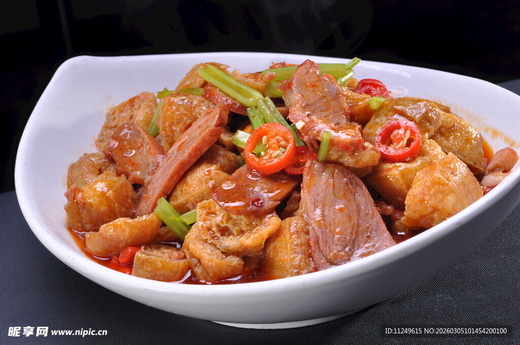 脆骨肉焖油豆腐