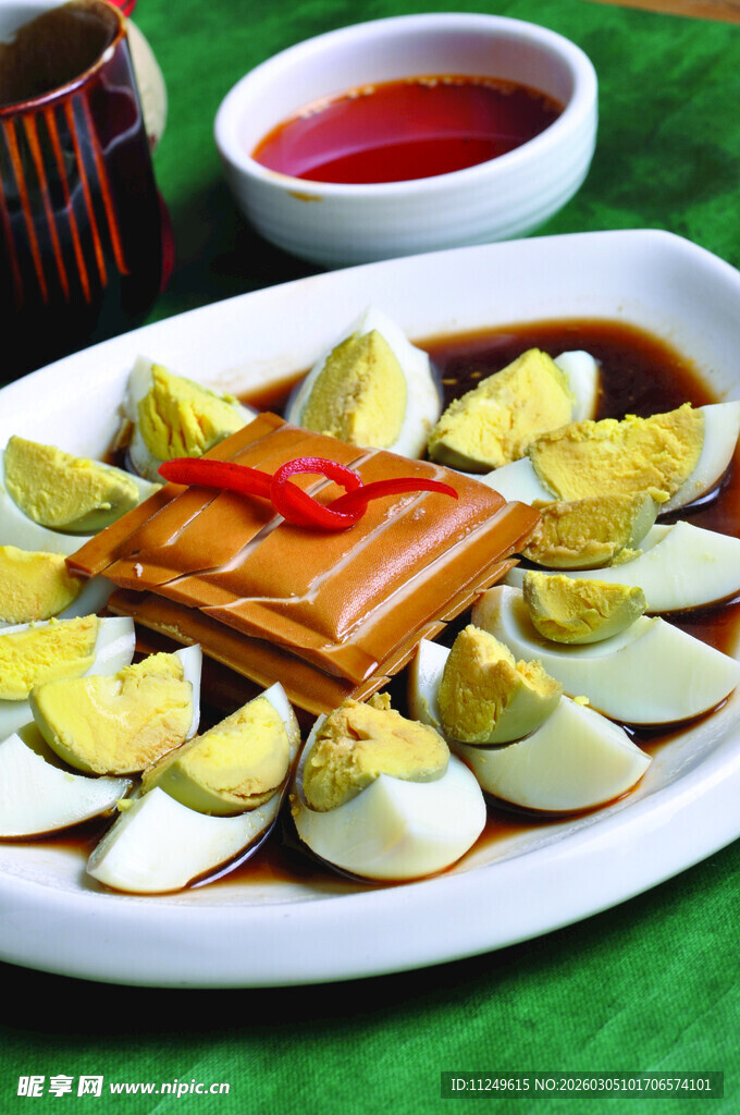 卤蛋拼豆腐