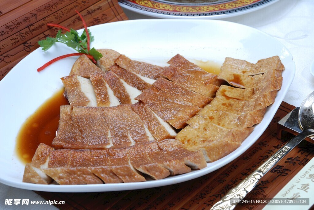 卤蛋拼豆腐
