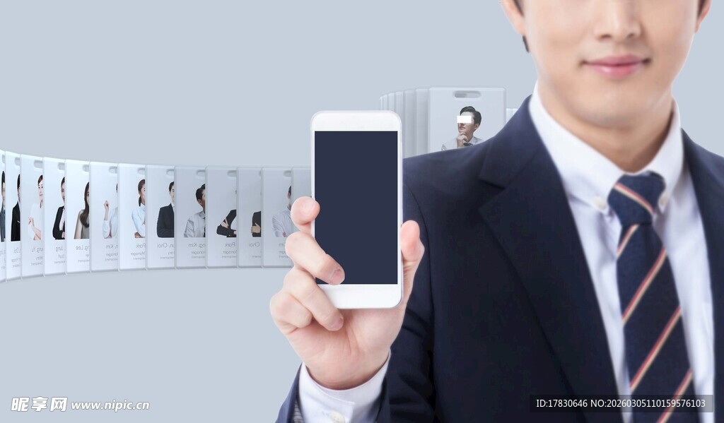 商务人士手持展示智能手机