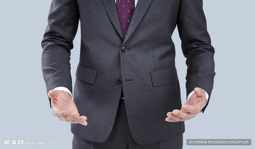 商务男士展示手势动作