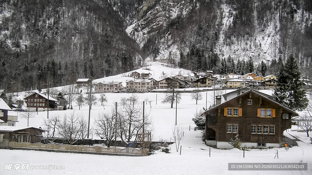 阿尔卑斯山下木屋