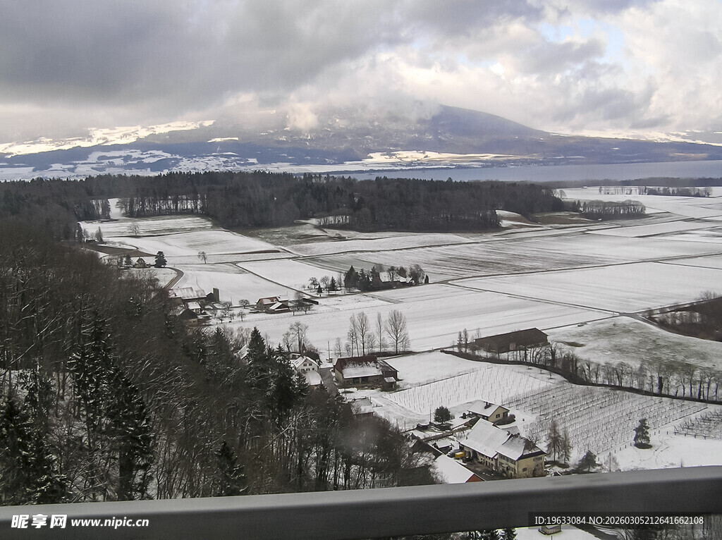 冬日雪景乡村风光远眺