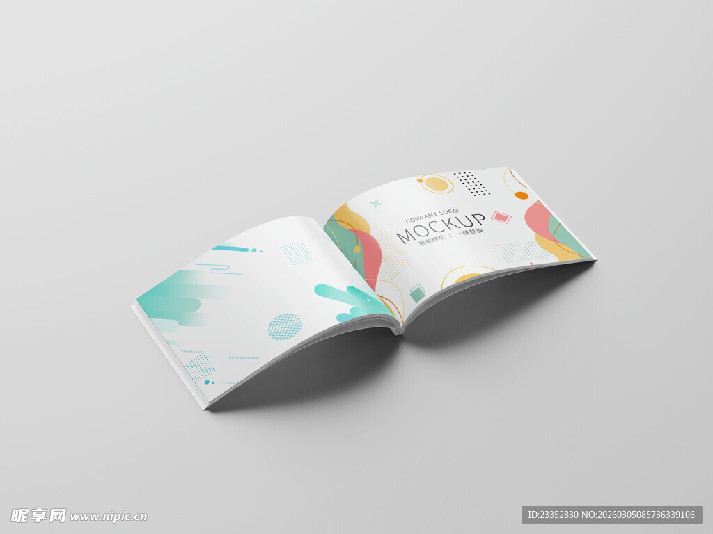 翻开的画册书籍样机