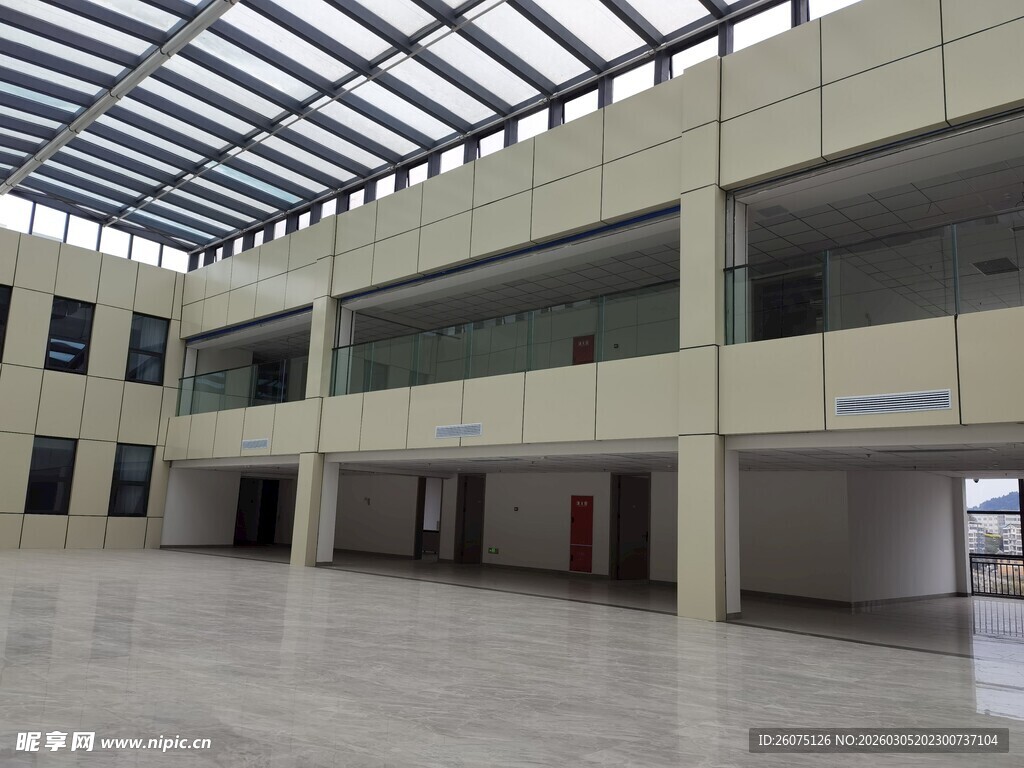 宽敞多层室内建筑空间