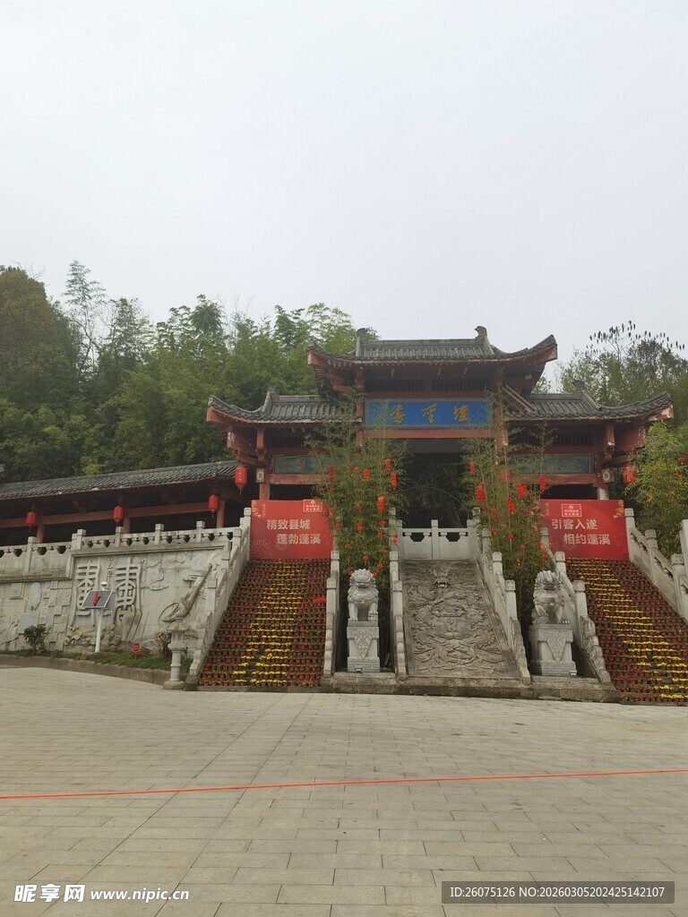 中式古建筑景区大门景象