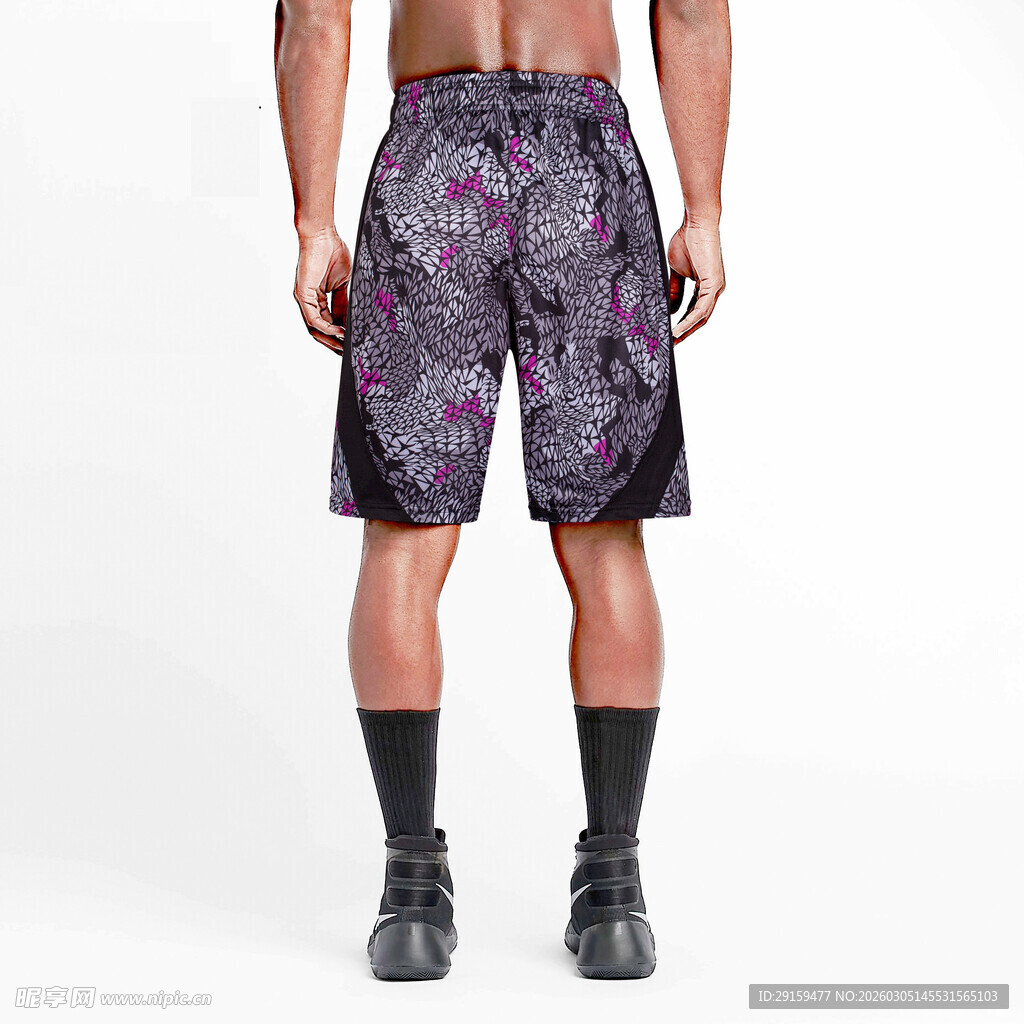 男士印花运动短裤背影
