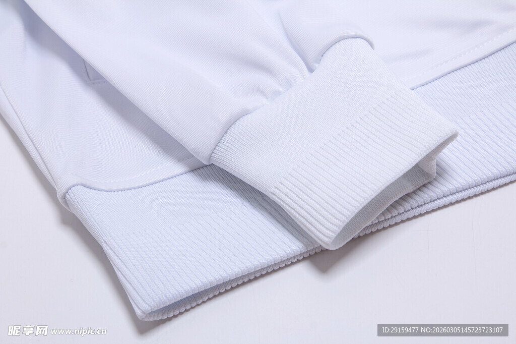 白色衣物袖口细节展示