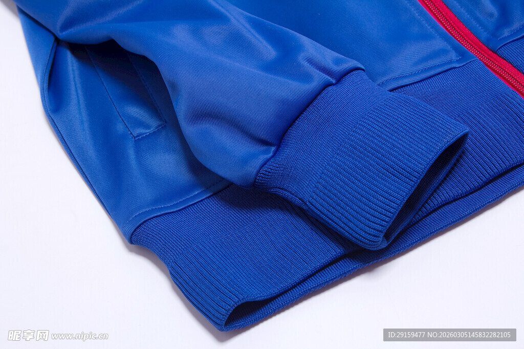 蓝色衣物细节特写