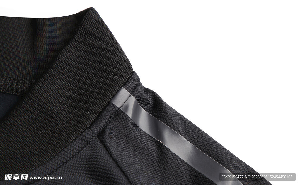 黑色带条纹运动服衣领