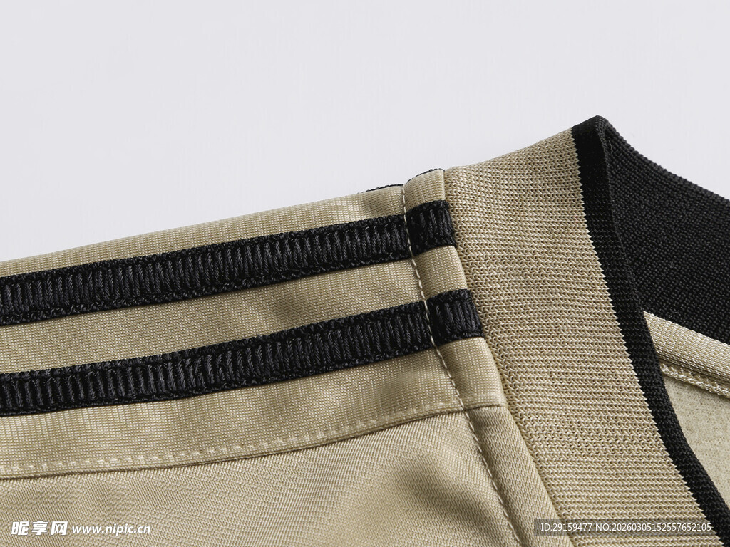 卡其色侧边条纹休闲裤细节