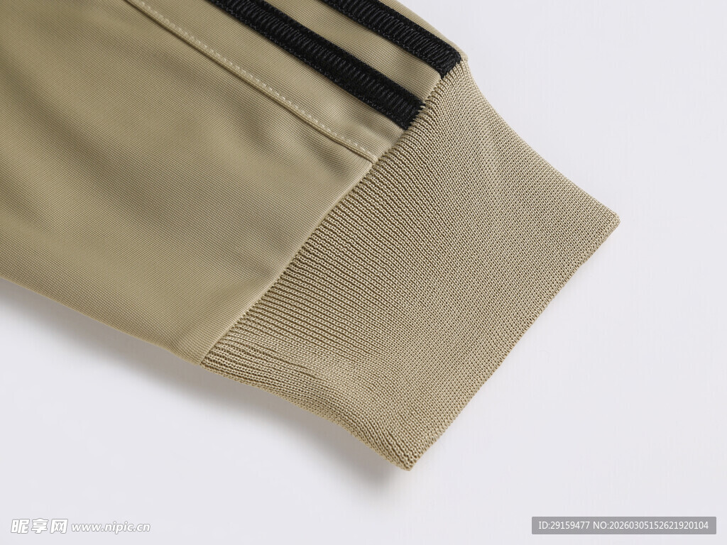 卡其色裤子细节展示