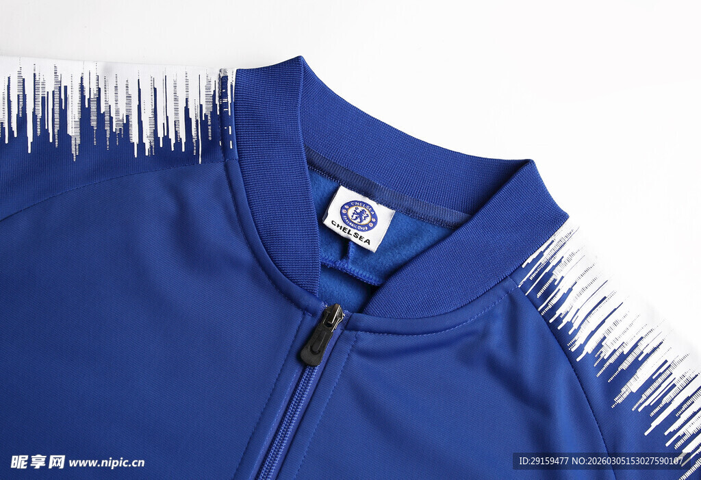 蓝色带毛边运动上衣