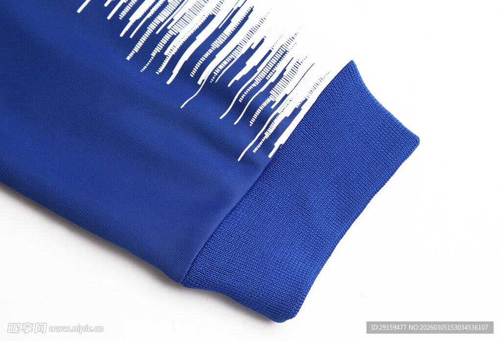 蓝色衣物袖口细节特写
