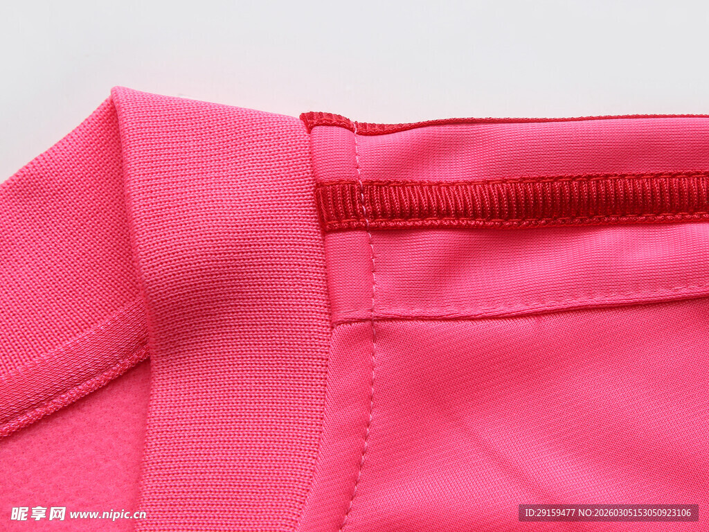 粉色衣物拉链细节特写