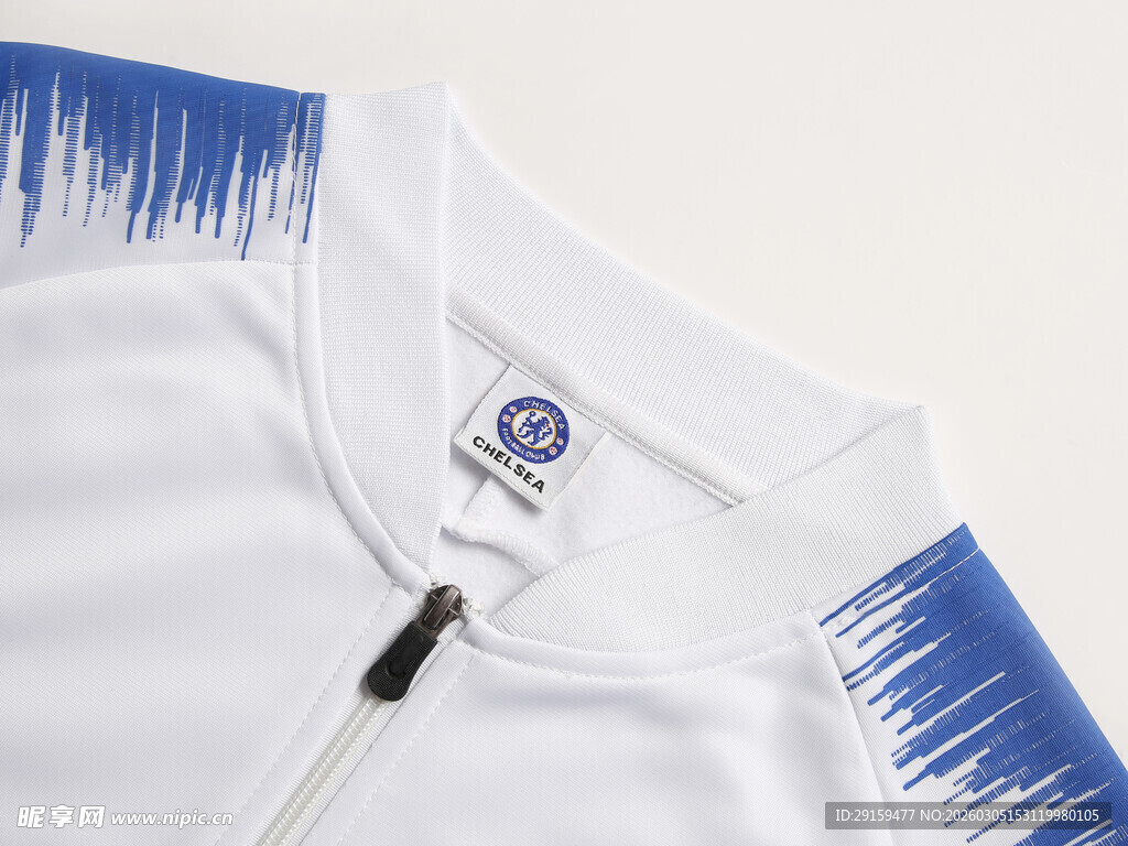 白色运动服领口细节特写