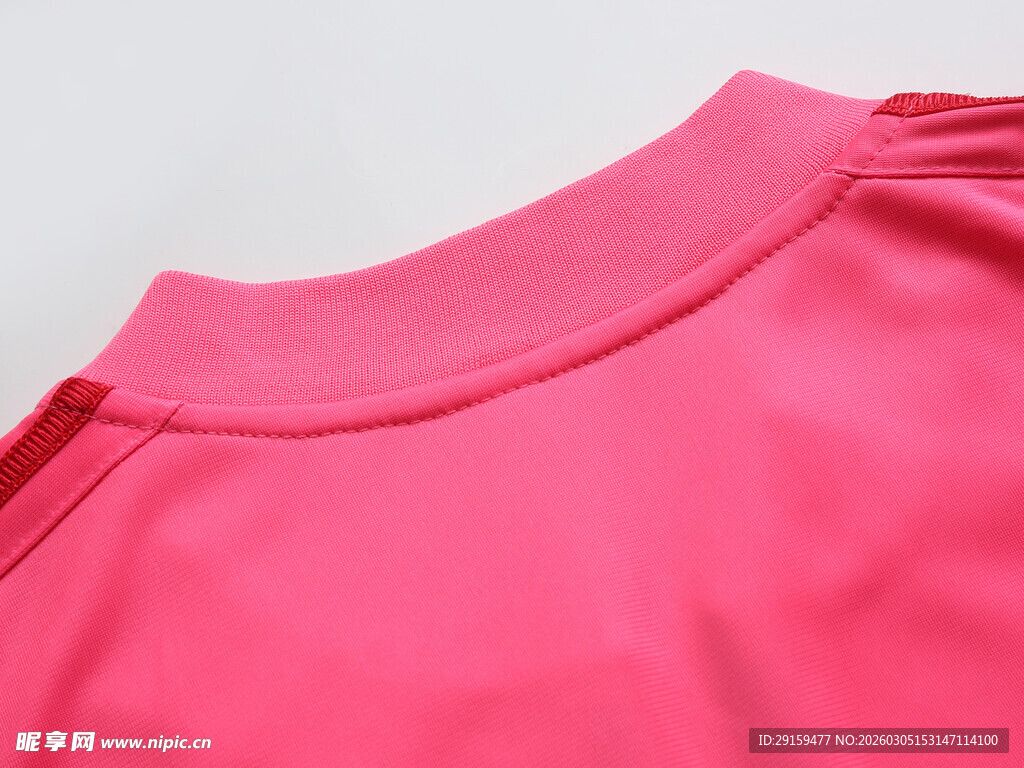 粉色衣物领口特写
