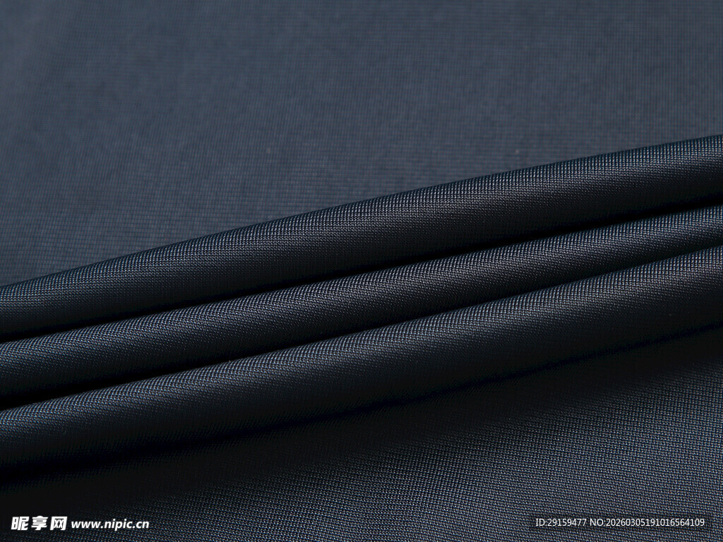 黑色布料卷叠展示