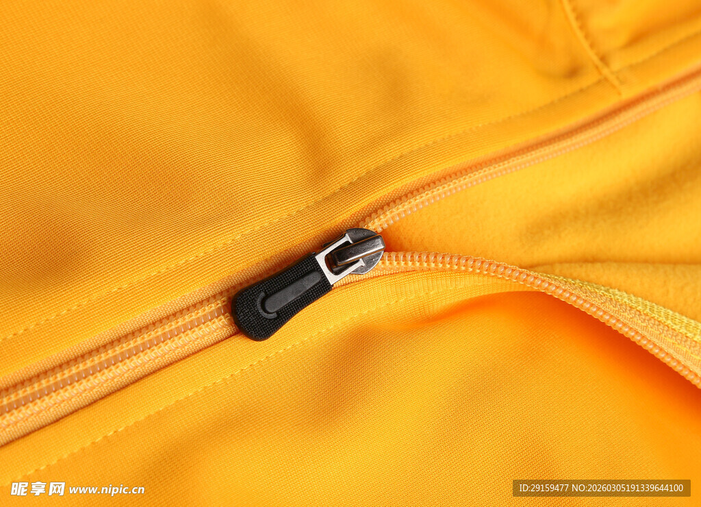 黄色衣物拉链细节特写