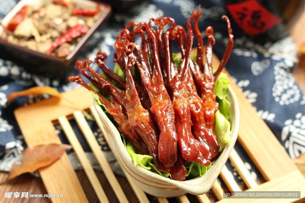 美味诱人的特色卤味鸭舌