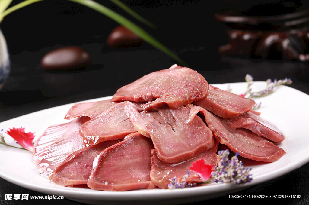 美味酱牛肉切片摆盘