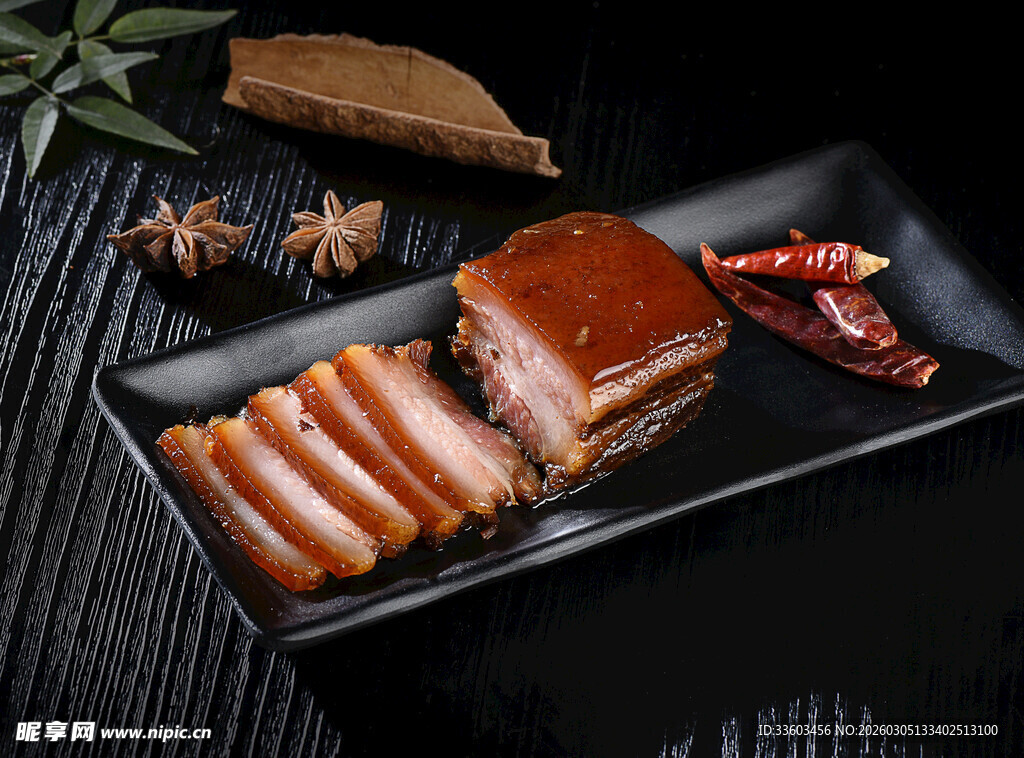 美味卤味猪肘切片摆盘