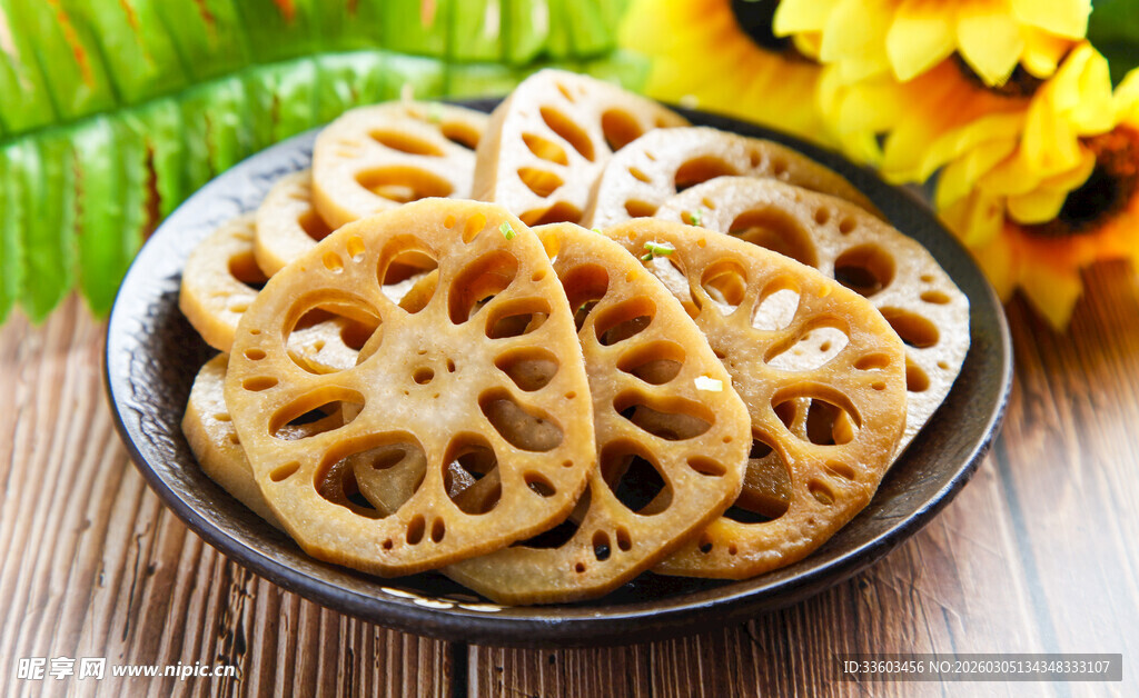 盘中脆嫩莲藕片