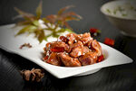 美味酱汁鸡肉摆盘精致