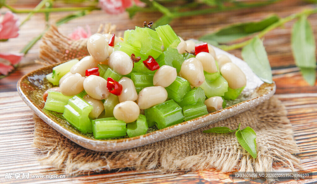 芹菜花生米凉拌菜拼盘