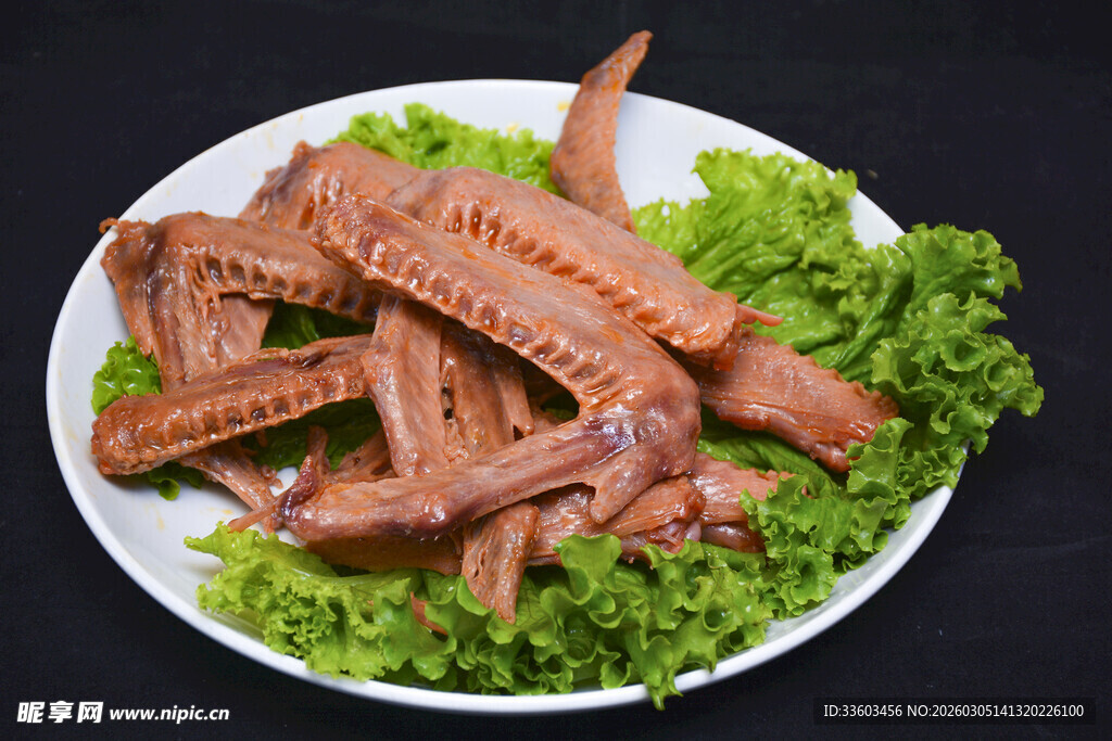 美味卤鸭翅摆盘
