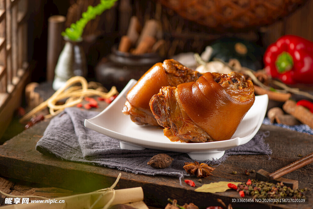 美味卤猪肘摆于古朴场景