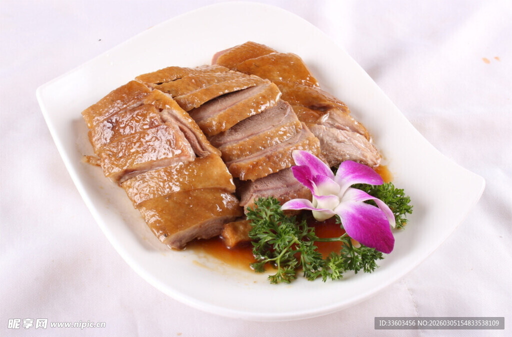 美味切片卤鸭摆盘精致