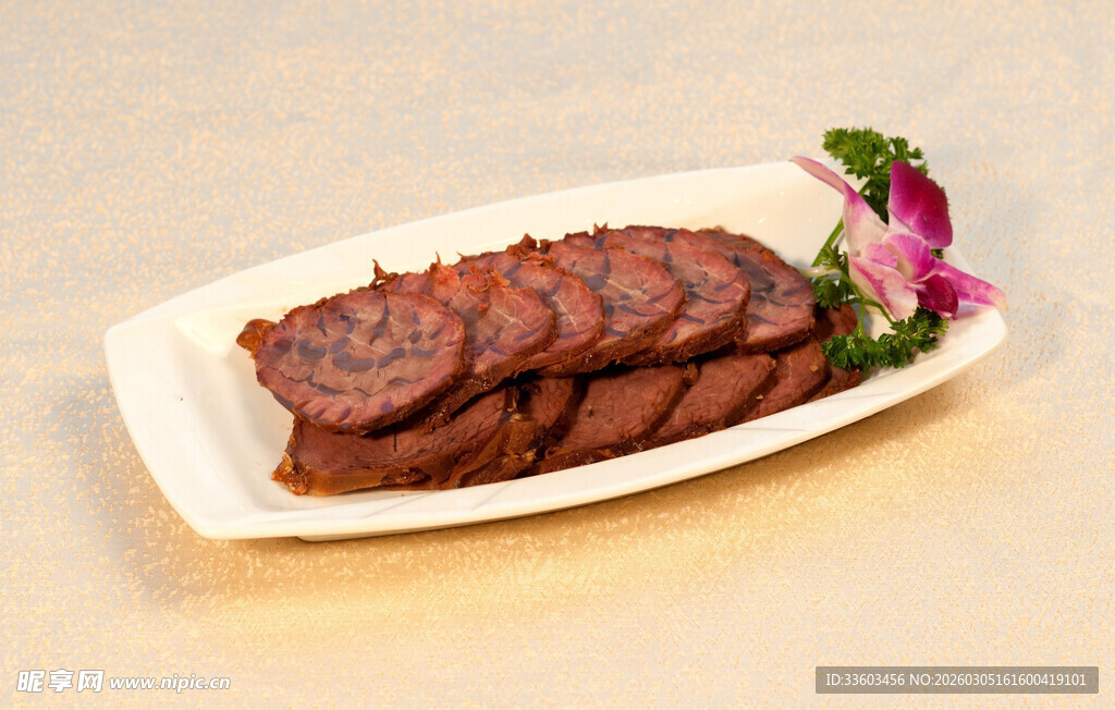 美味酱牛肉切片摆盘
