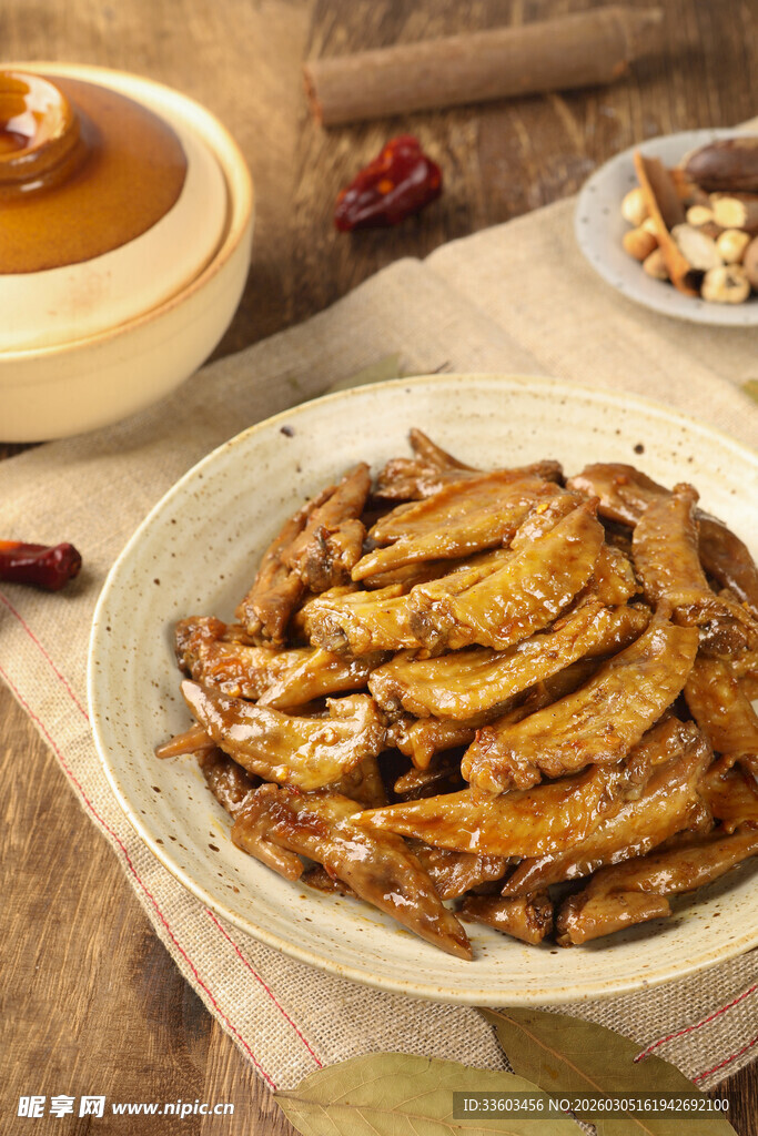 美味酱卤鸡翅