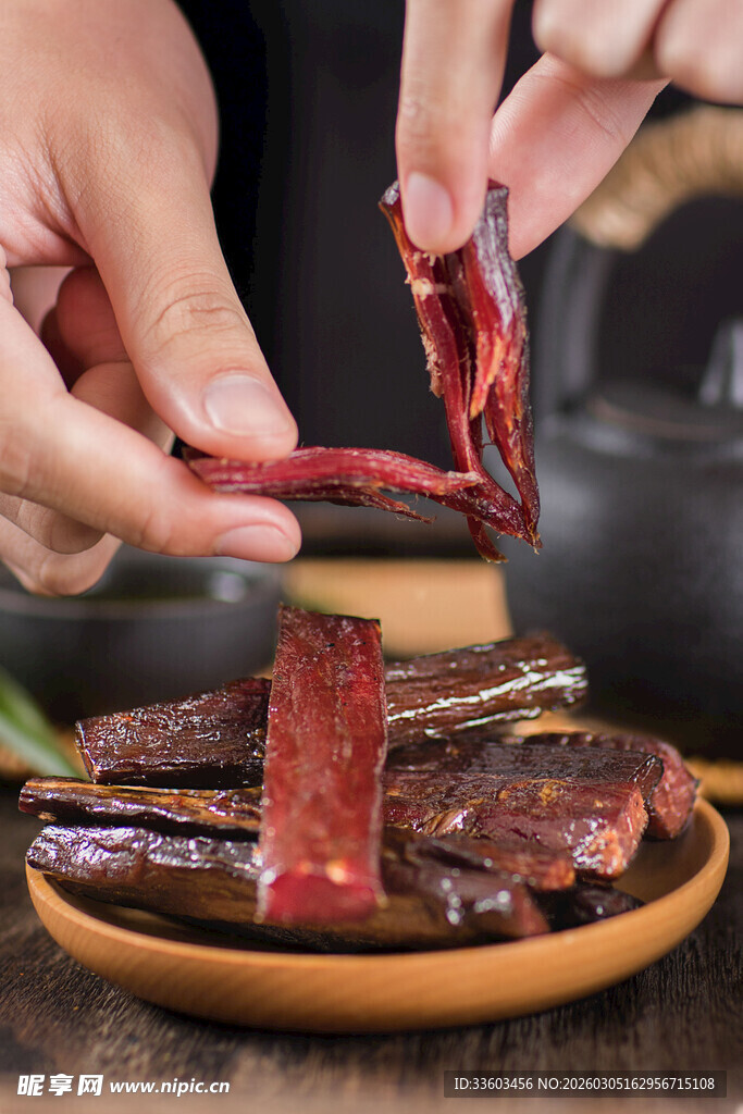 手撕美味牛肉干特写